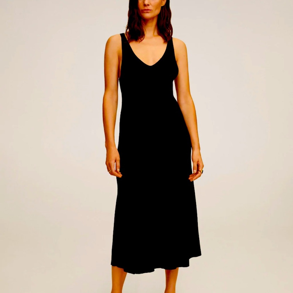 Black ribbed sleeveless dresss
